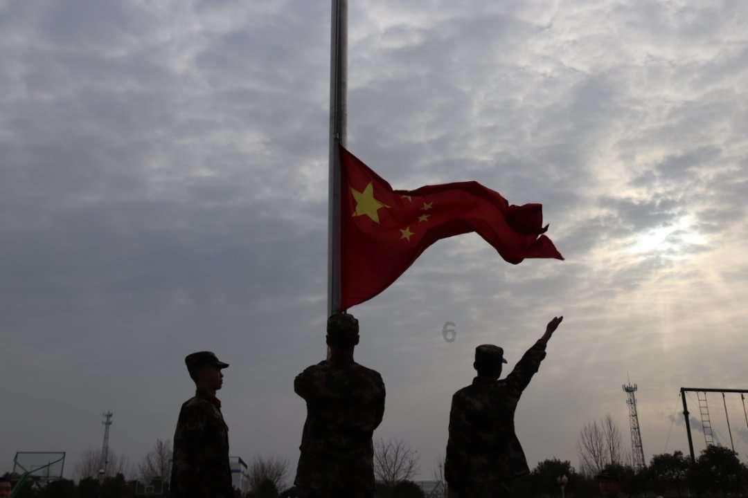 加拉:切尔西现在队医不行,穆帅当年一来就把队医给换了